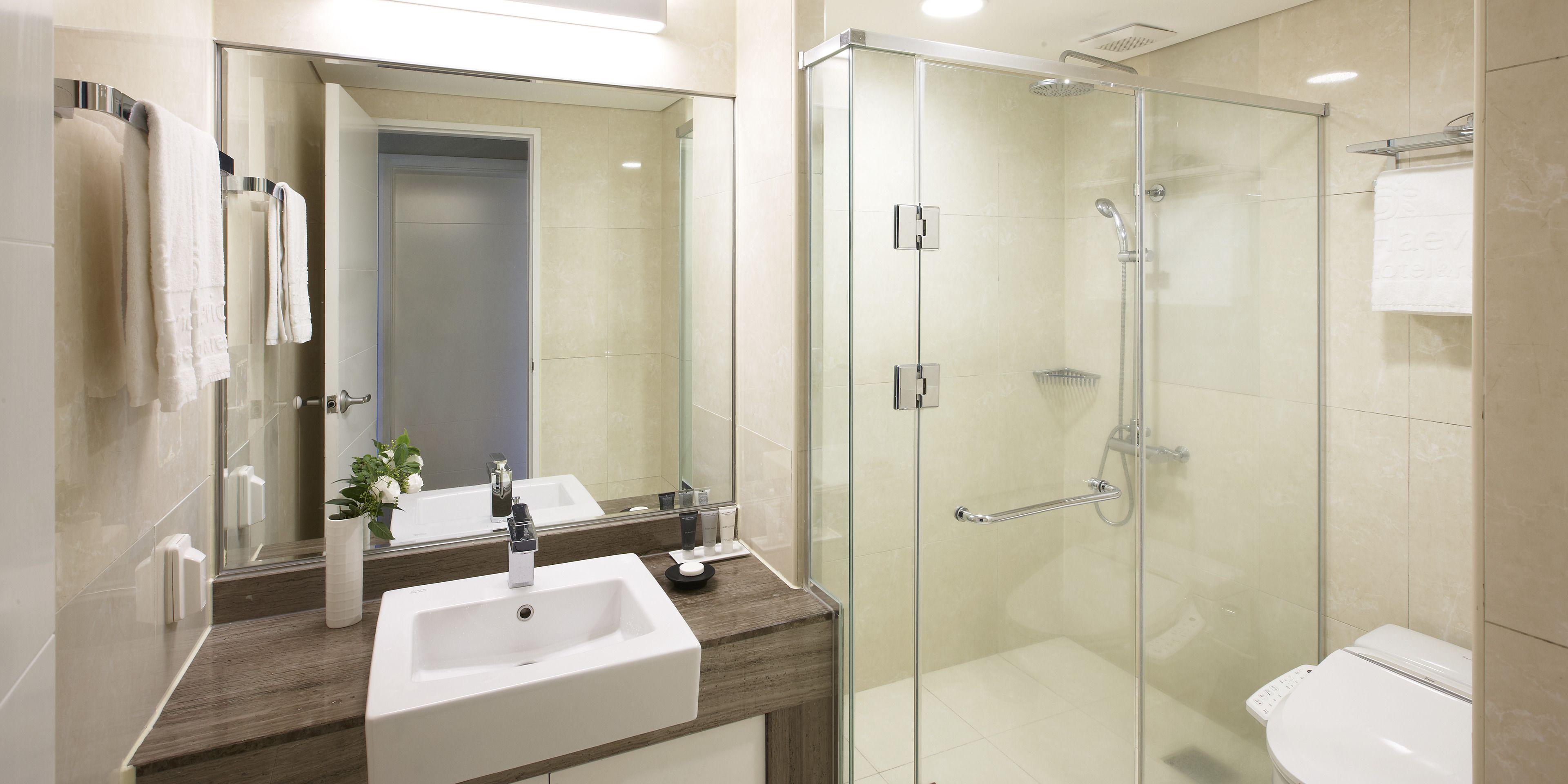 bathtub, free toiletries, hair dryer, slippers