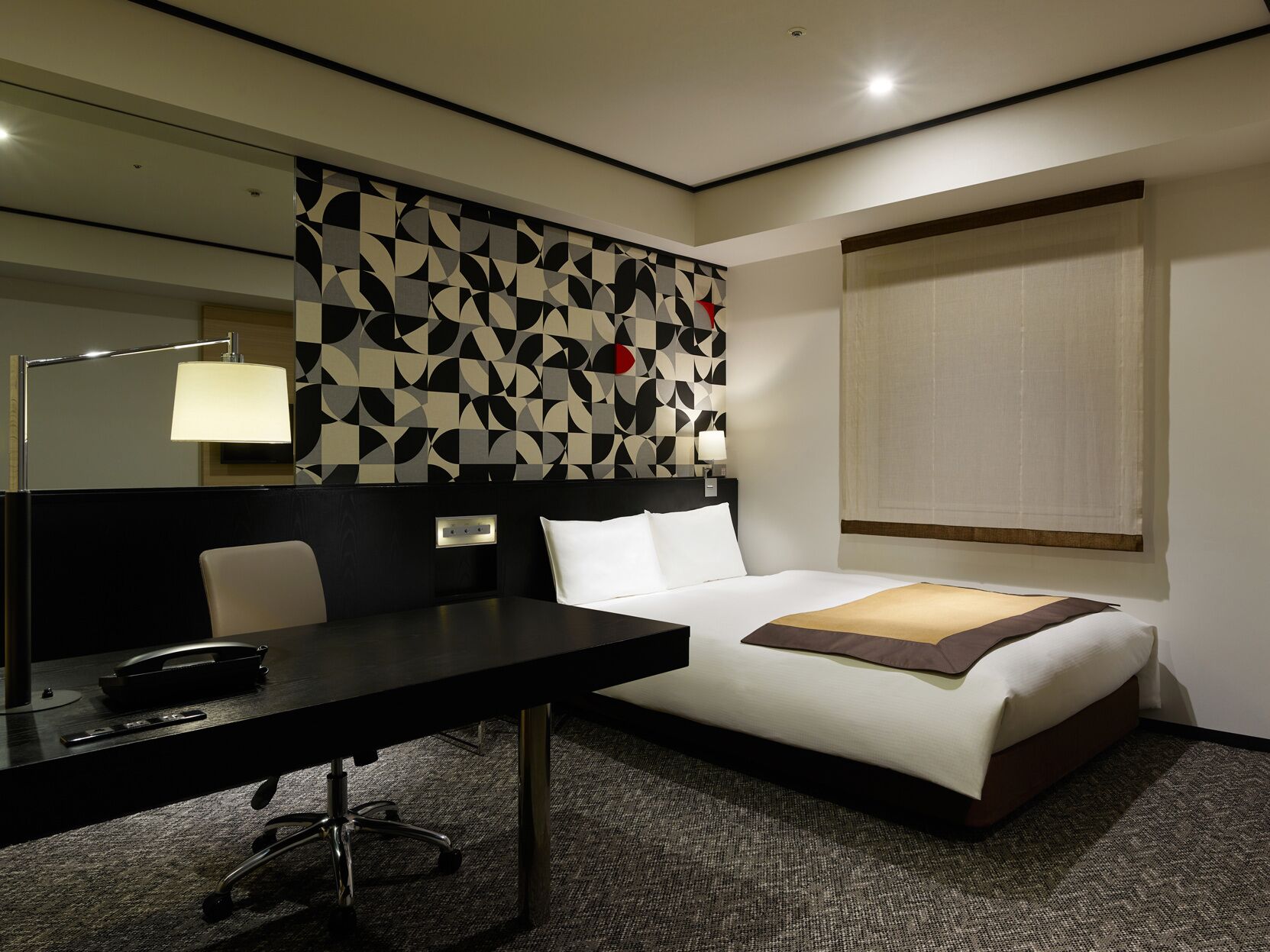 In-room safe, free WiFi, bed sheets