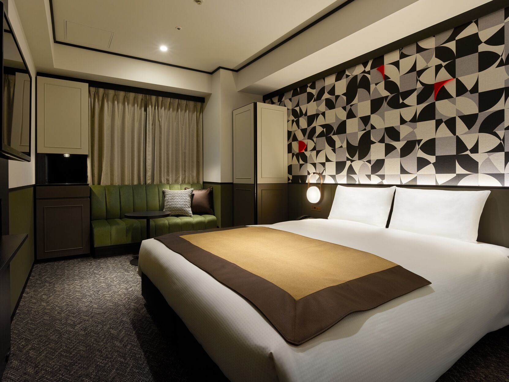 In-room safe, free WiFi, bed sheets