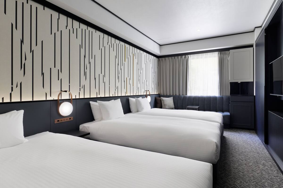 ห้องซูพีเรีย, ปลอดบุหรี่ (3 beds) | ตู้นิรภัยในห้องพัก, Wi-Fi ฟรี, ผ้าปูที่นอน