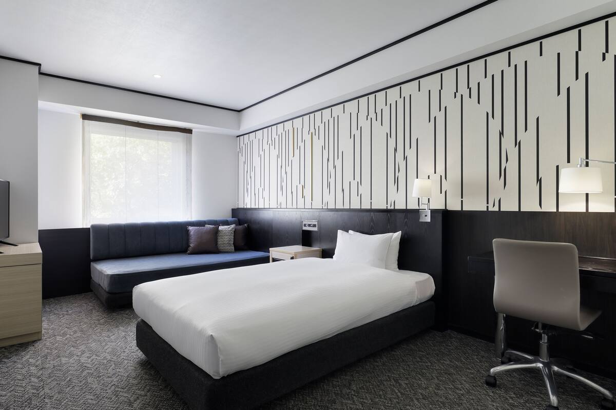 ห้องพัก, ปลอดบุหรี่ (Accessible, 2 beds) | ตู้นิรภัยในห้องพัก, Wi-Fi ฟรี, ผ้าปูที่นอน