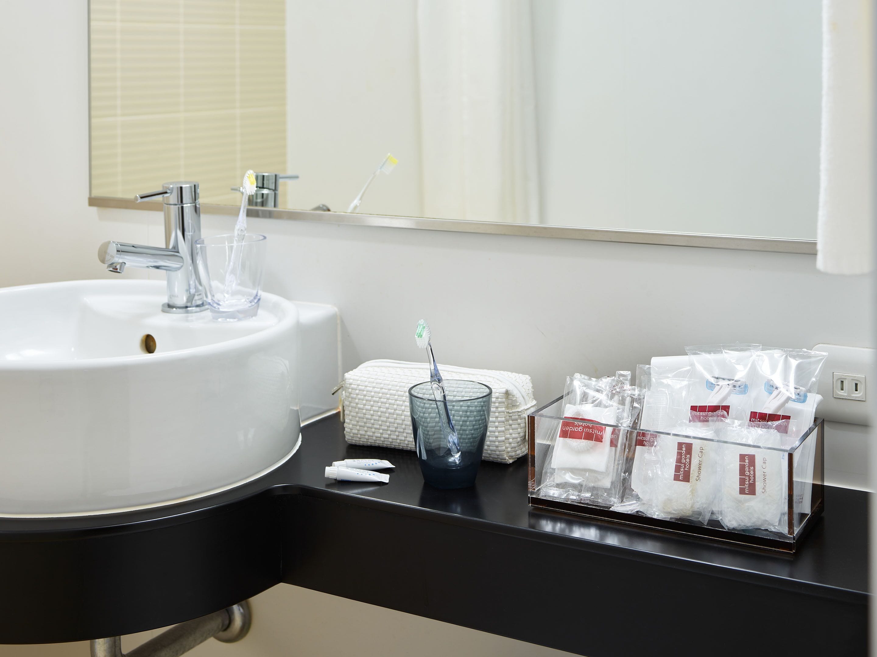 in-room safe, free wifi, bed sheets