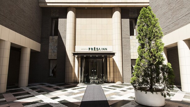 A hotel entrance with a check-in desk, a potted tree, and a tiled floor. - Sotetsu Fresa Inn Tokyo-Kamata (Tokyo)
