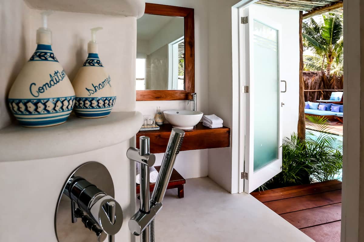 swim up (2 queens) | bathroom | shower, rainfall showerhead, eco-friendly toiletries, hair dryer