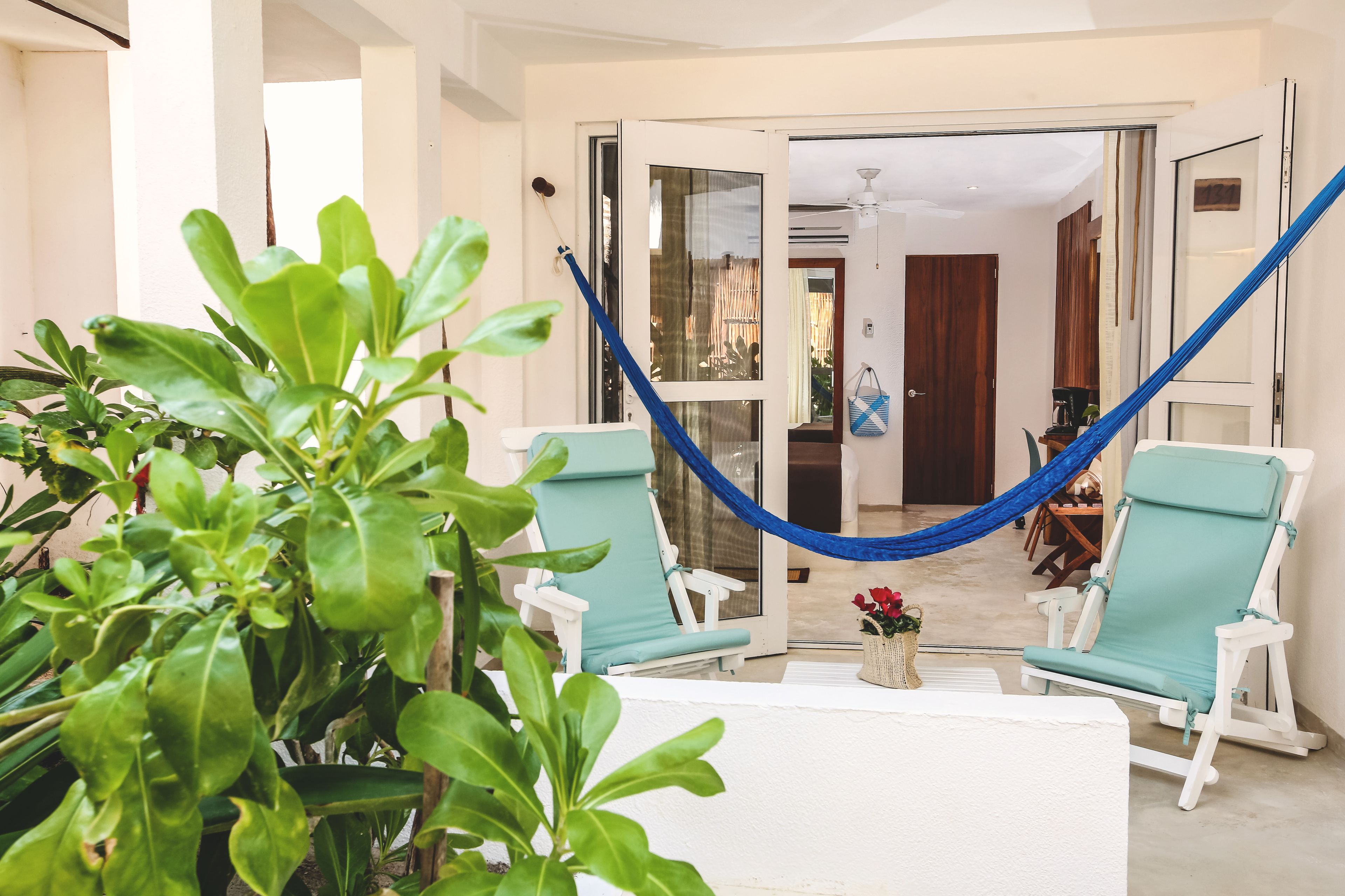 swim up (2 queens) | terrace/patio