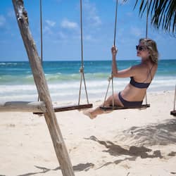 Plage privée, sable blanc, cabines gratuites, chaises longues