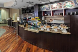 Desayuno a la carta todos los días (con cargo)