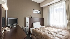 Desk, laptop workspace, blackout drapes, soundproofing - Comfort Hotel Kushiro (Kushiro)