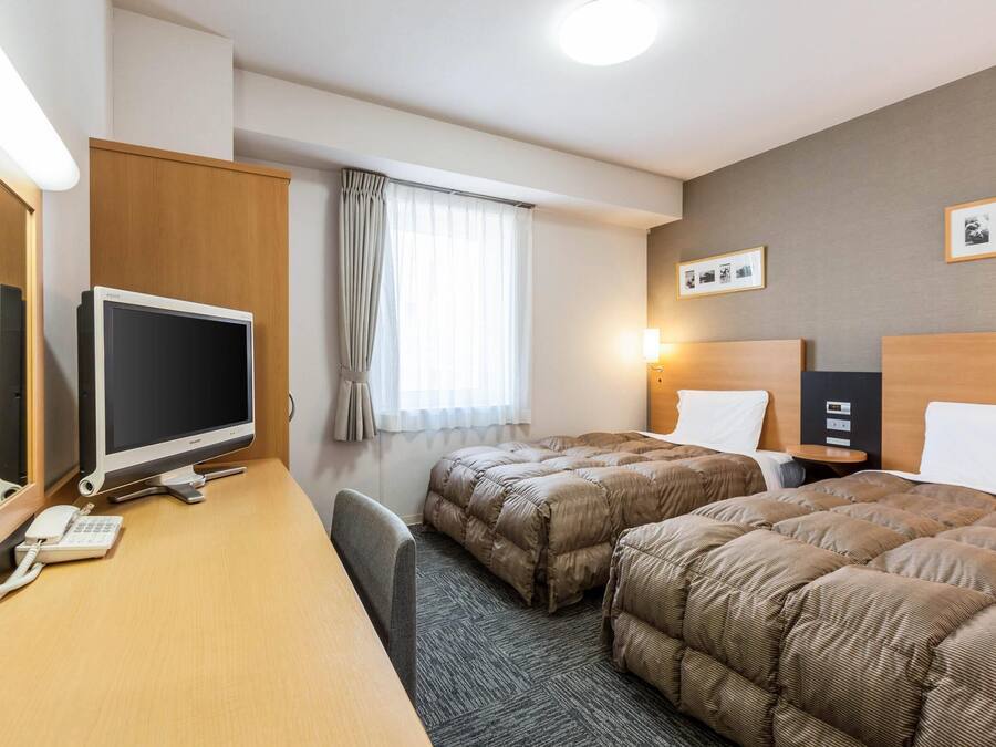 Room, 2 Twin Beds, Non Smoking | Desk, laptop workspace, blackout drapes, soundproofing
