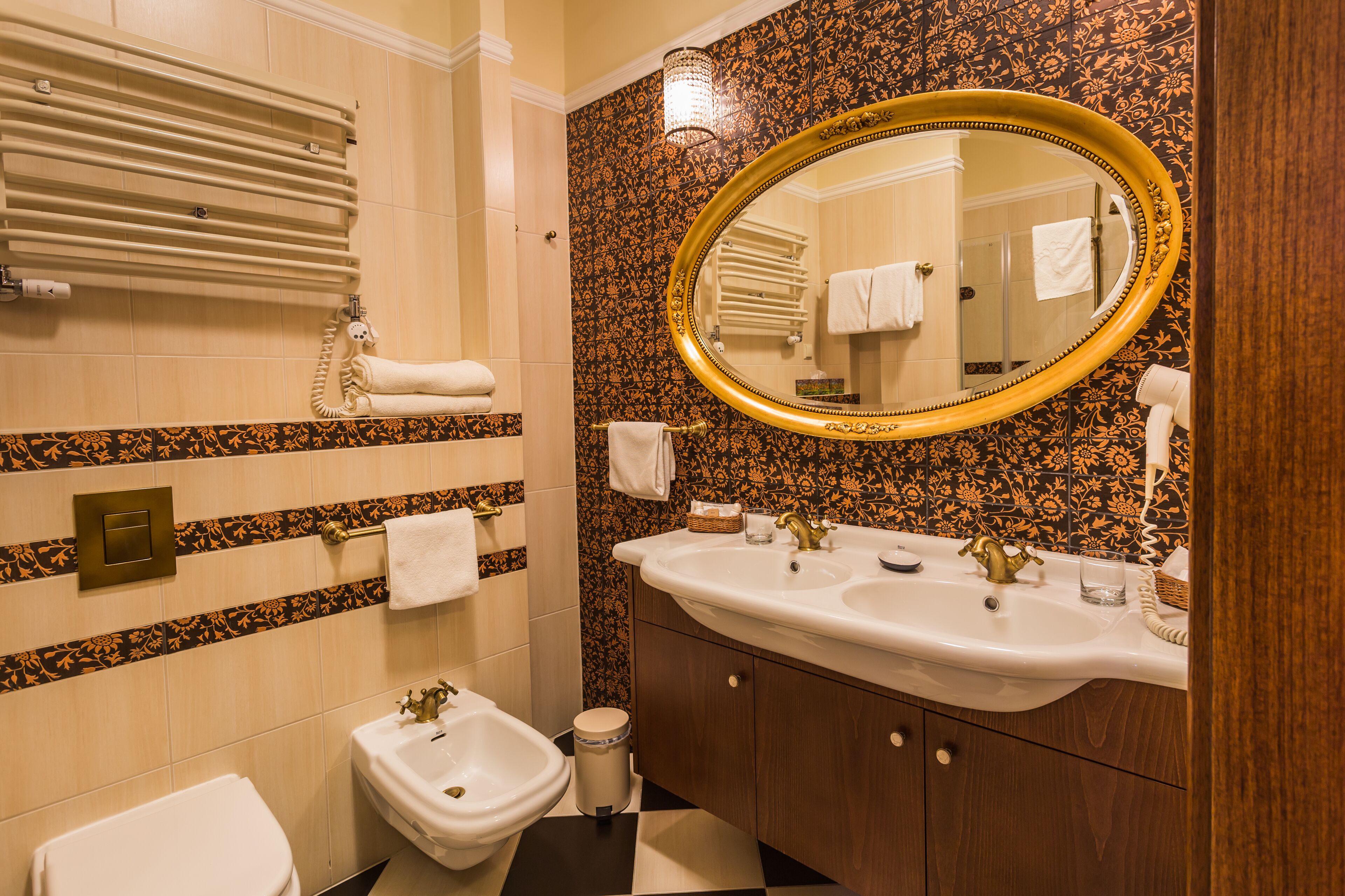 deluxe double room | bathroom | shower, free toiletries, hair dryer, bathrobes