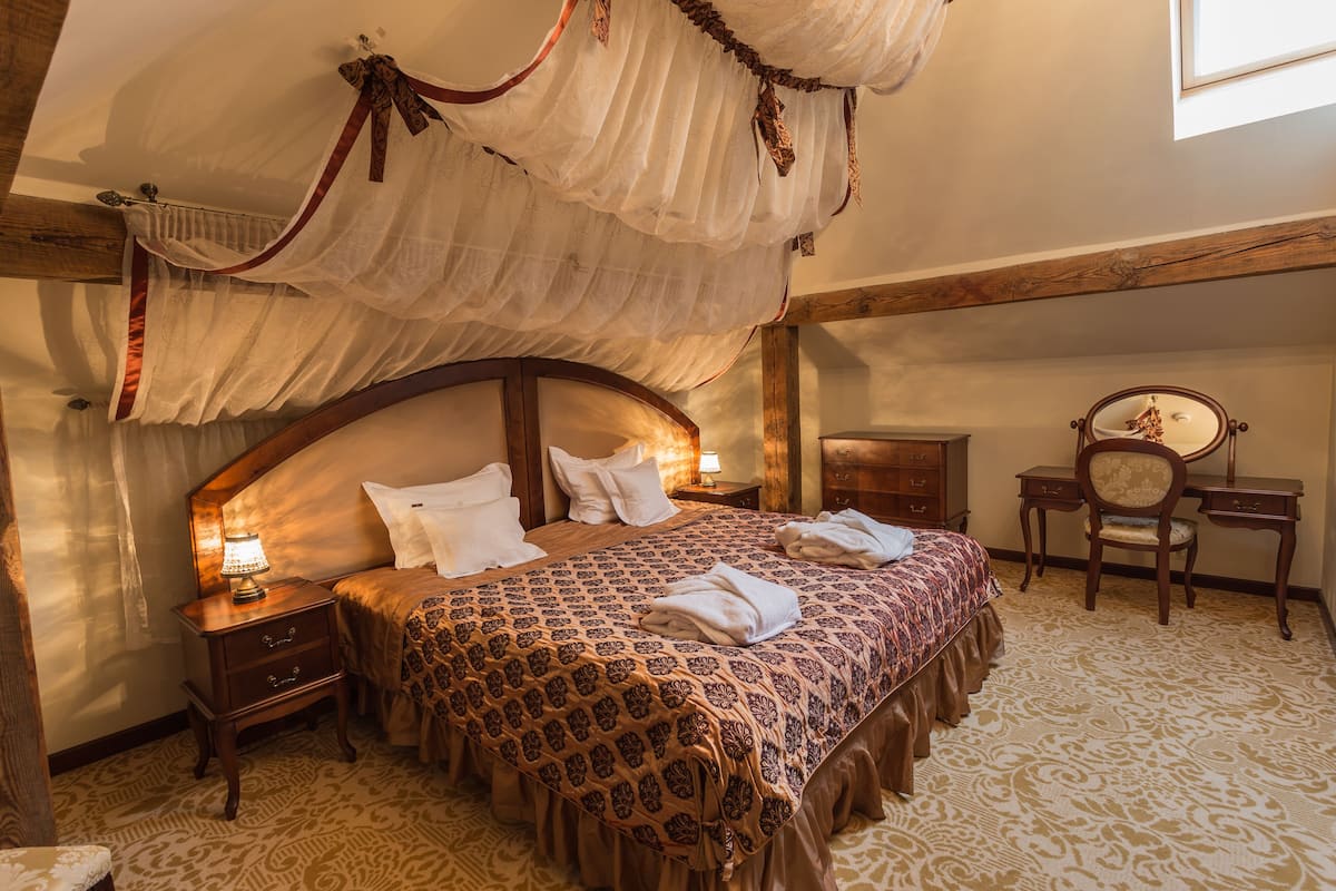 Apartment | Premium bedding, minibar, in-room safe, individually decorated