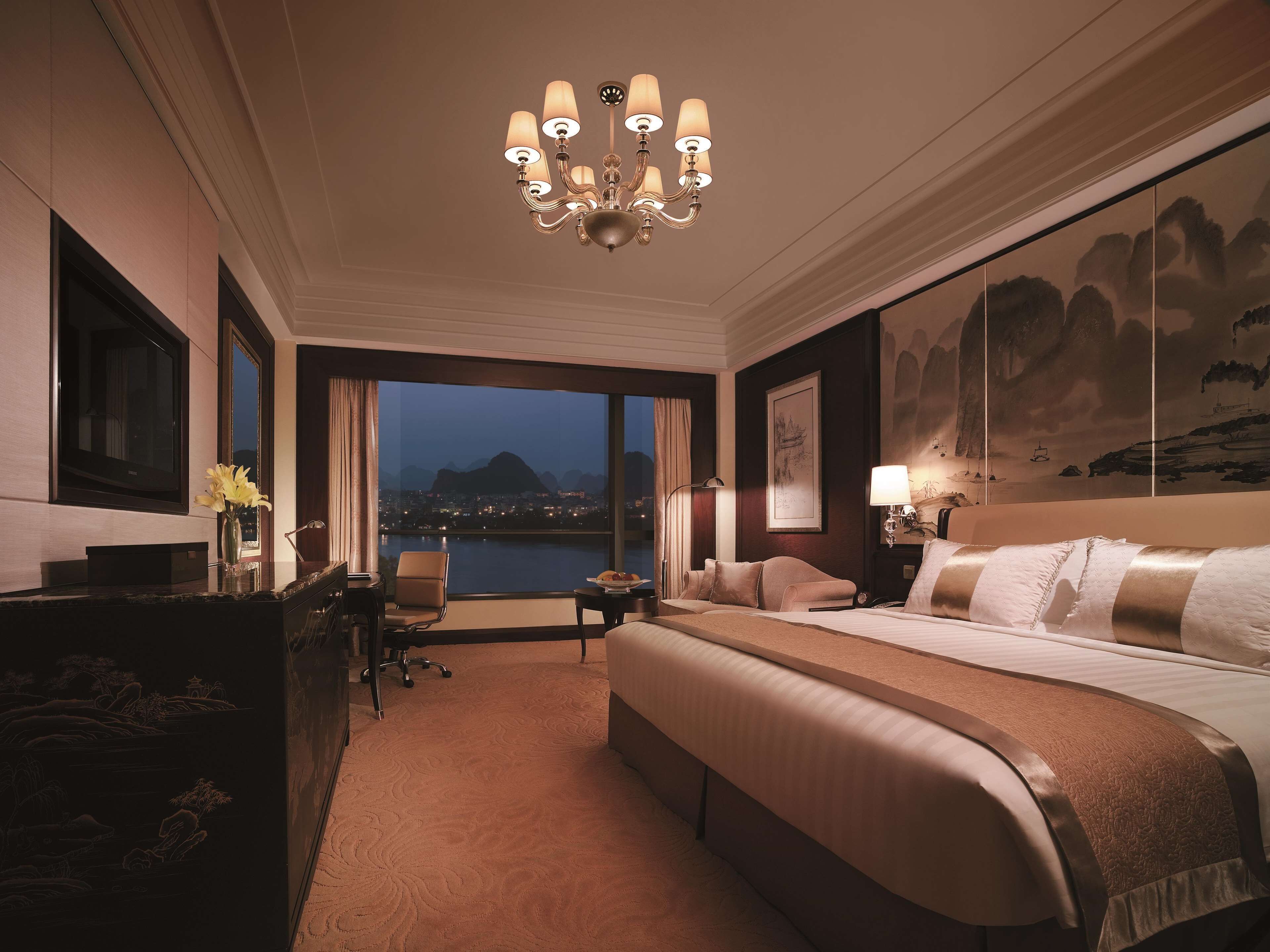 hypo-allergenic bedding, minibar, in-room safe, desk