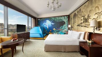 Deluxe Family Room | Hypo-allergenic bedding, minibar, in-room safe, desk