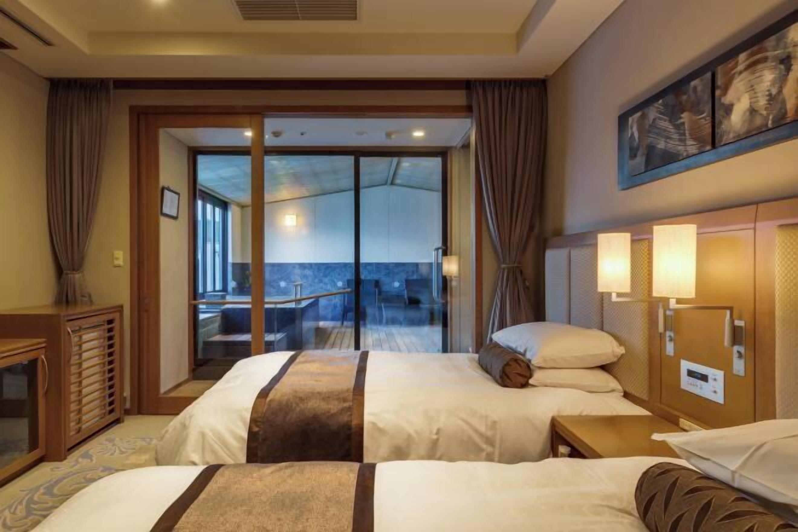 Premium bedding, minibar, in-room safe, free WiFi