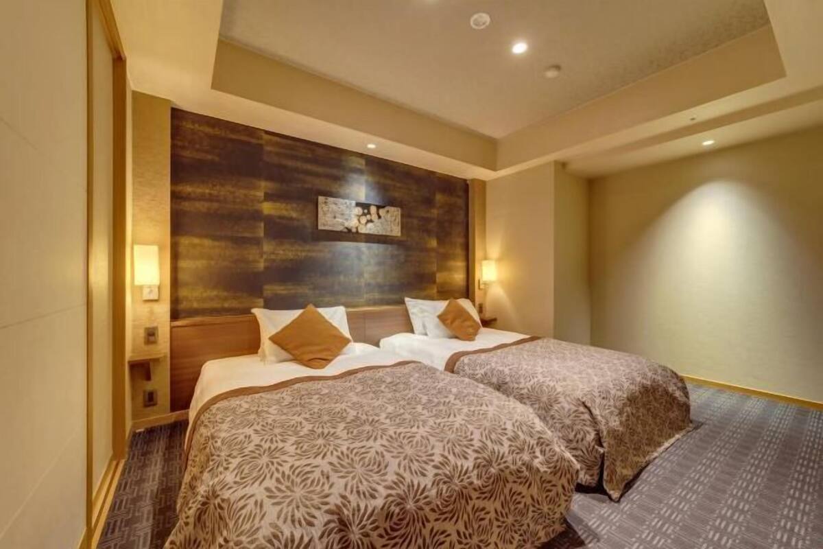 Ropa de cama de alta calidad y minibar