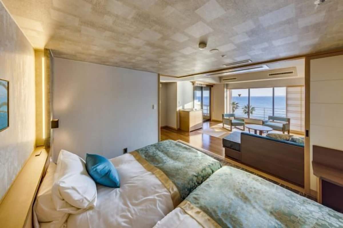 Ropa de cama de alta calidad y minibar