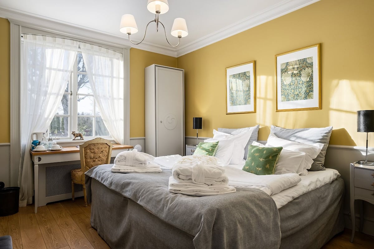 deluxe double room | 1 bedroom, premium bedding, desk, laptop workspace