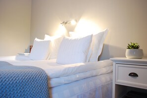 Standard Twin Room, 1 Twin Bed | Premium bedding, desk, laptop workspace, blackout drapes
