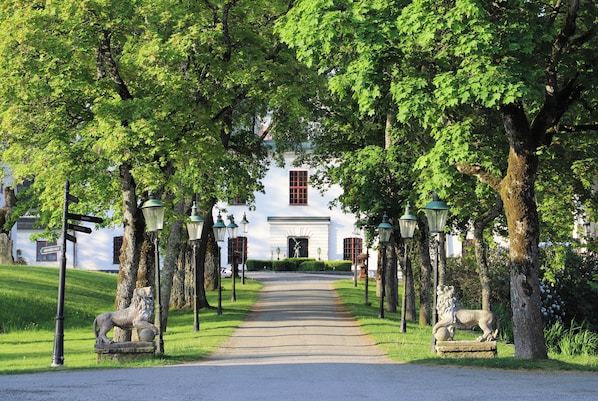 Front of property - Häringe Slott (Vasterhaninge)