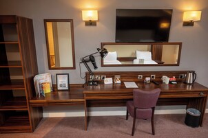 Twin Room | Desk, iron/ironing board, free cribs/infant beds, free WiFi