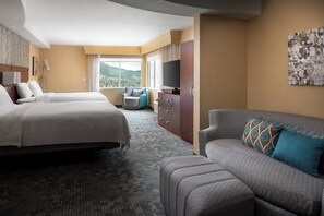 Premium bedding, down duvets, pillow-top beds, individually decorated - Courtyard by Marriott Glenwood Springs (Glenwood Springs)