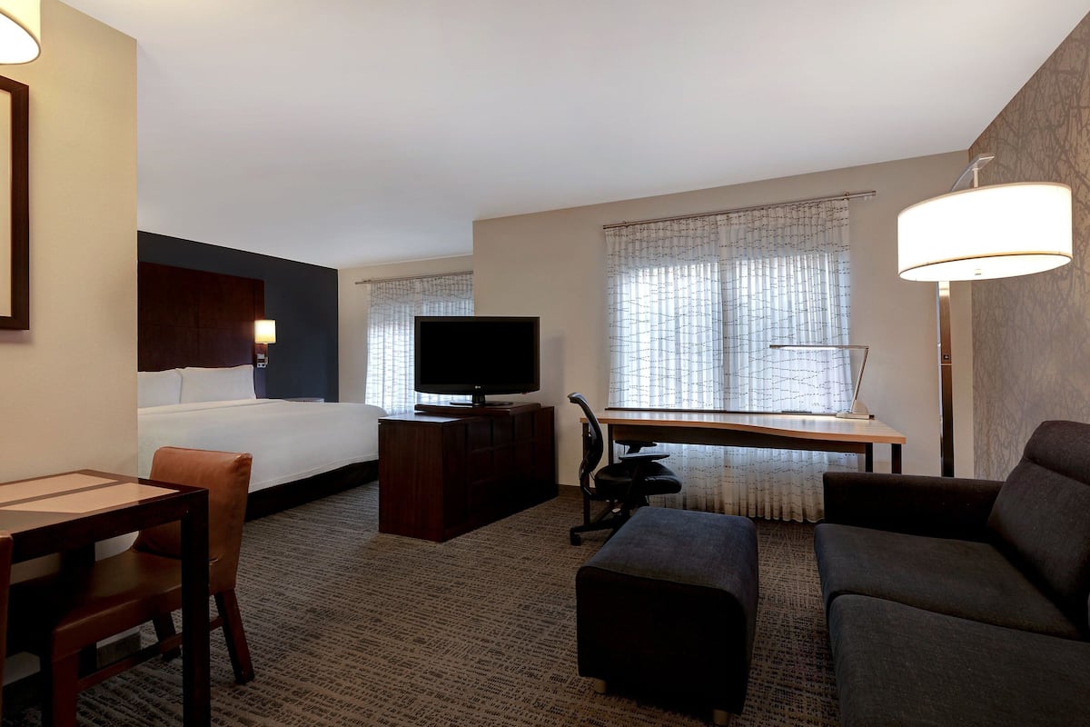 suite, 1 bedroom, corner | 1 bedroom, hypo-allergenic bedding, in-room safe, desk