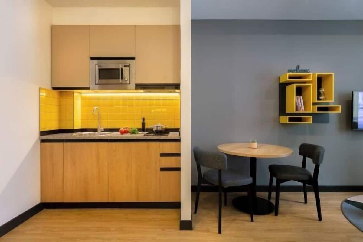 Cozinha privada | Geladeira, micro-ondas, cooktop, chaleira elétrica