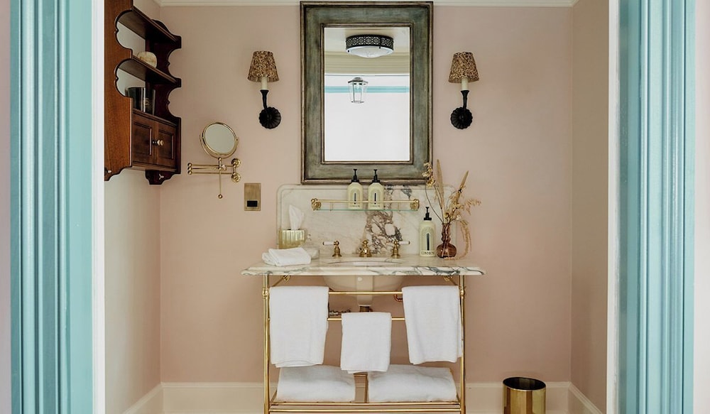 Estelle Manor by null