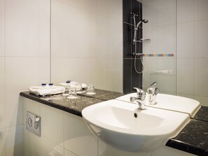 Buồng tắm vòi sen, đồ dùng nhà tắm thân thiện với môi trường 