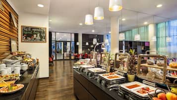 Bữa sáng buffet vào các ngày trong tuần (20 EUR/mỗi người)