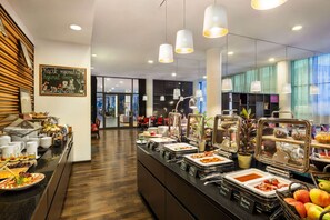 Buffet breakfast on weekdays (EUR 20 per person)