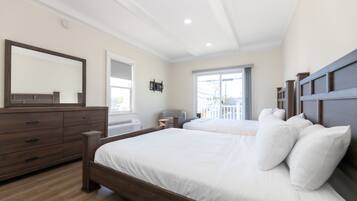 2 bedrooms, soundproofing, free WiFi, bed sheets