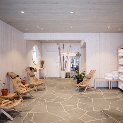 Sauna, steam room, body treatments, 1 treatment room, massages