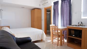 Studio Standar, 2 Tempat Tidur Twin | Area keluarga | TV layar datar