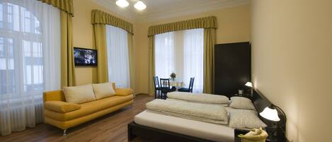 Standard Double Room, Non Smoking | Kalis bunyi, seterika/papan seterika, katil bayi/kot (percuma), Wi-fi