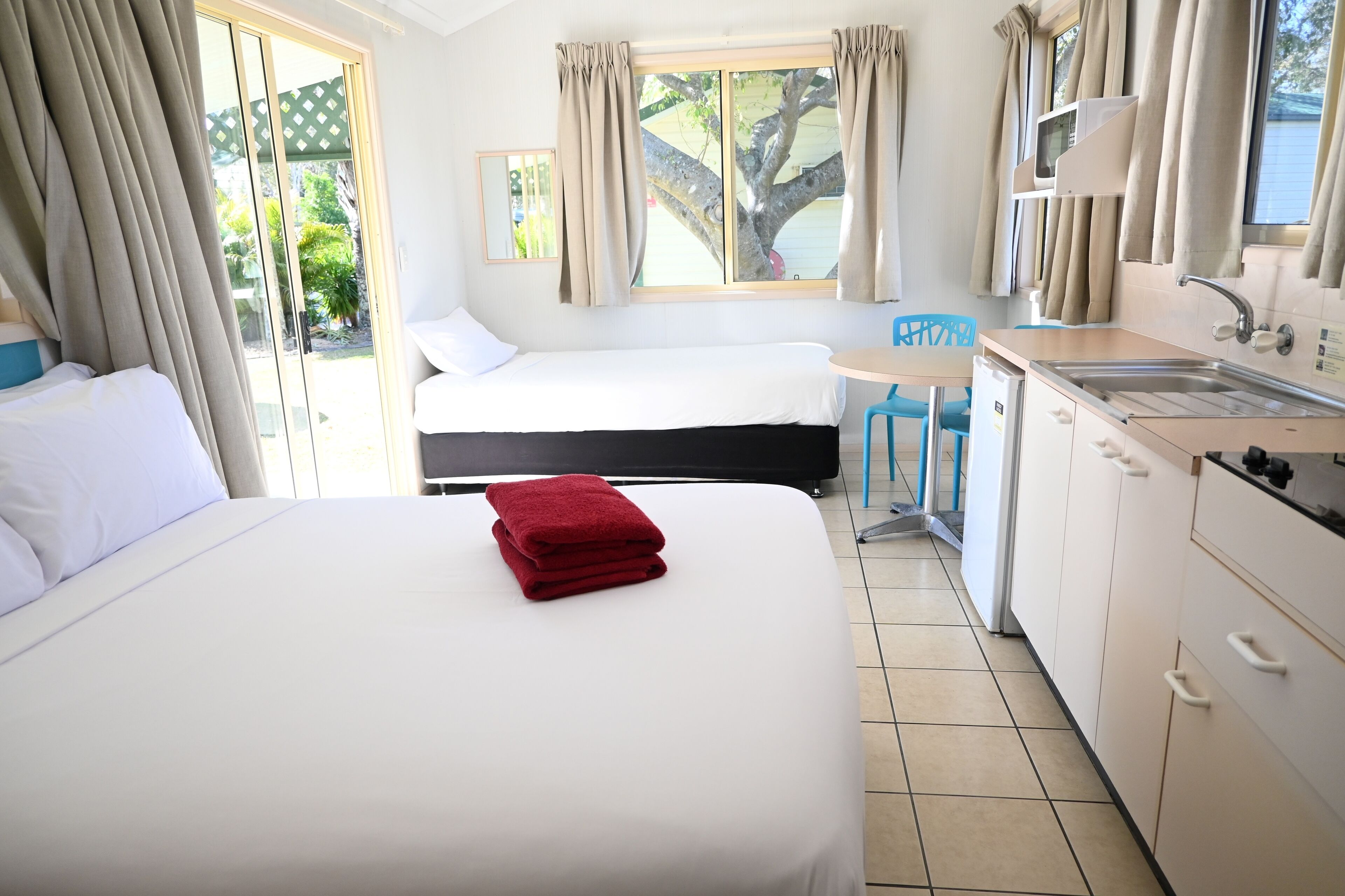 Cabin, Multiple Beds | Iron/ironing board, free WiFi, bed sheets