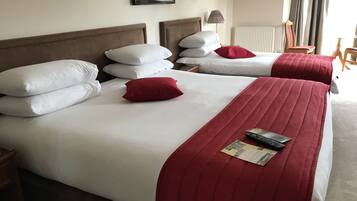 Caja de seguridad en la habitación y escritorio