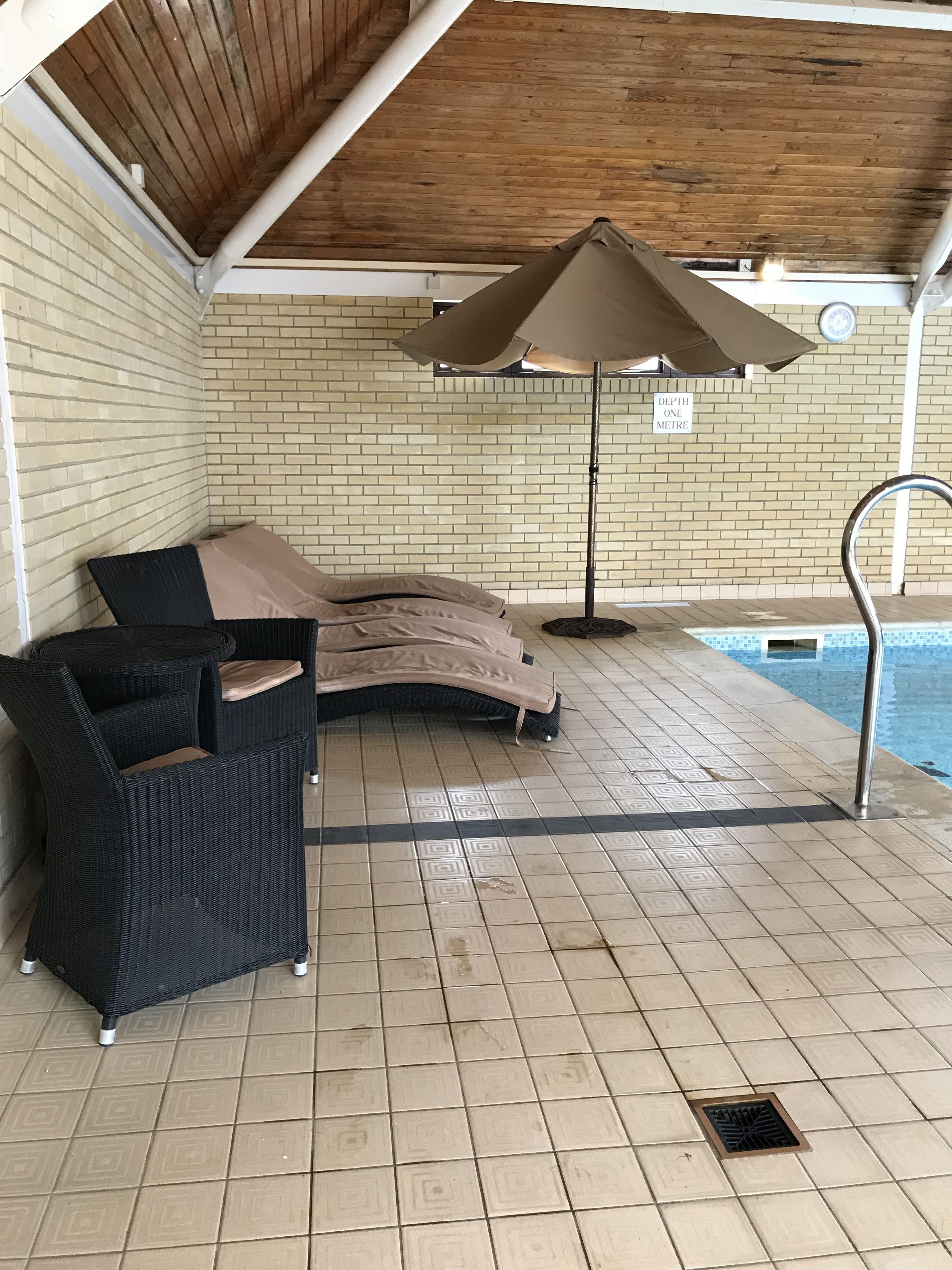 indoor pool, pool loungers