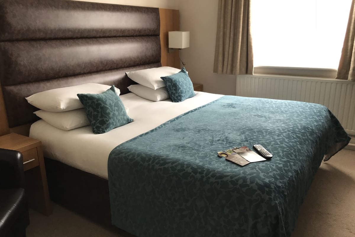 1 bedroom, in-room safe, desk, iron/ironing board