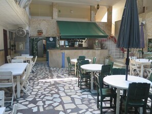 S'hi serveixen esmorzars i dinars 