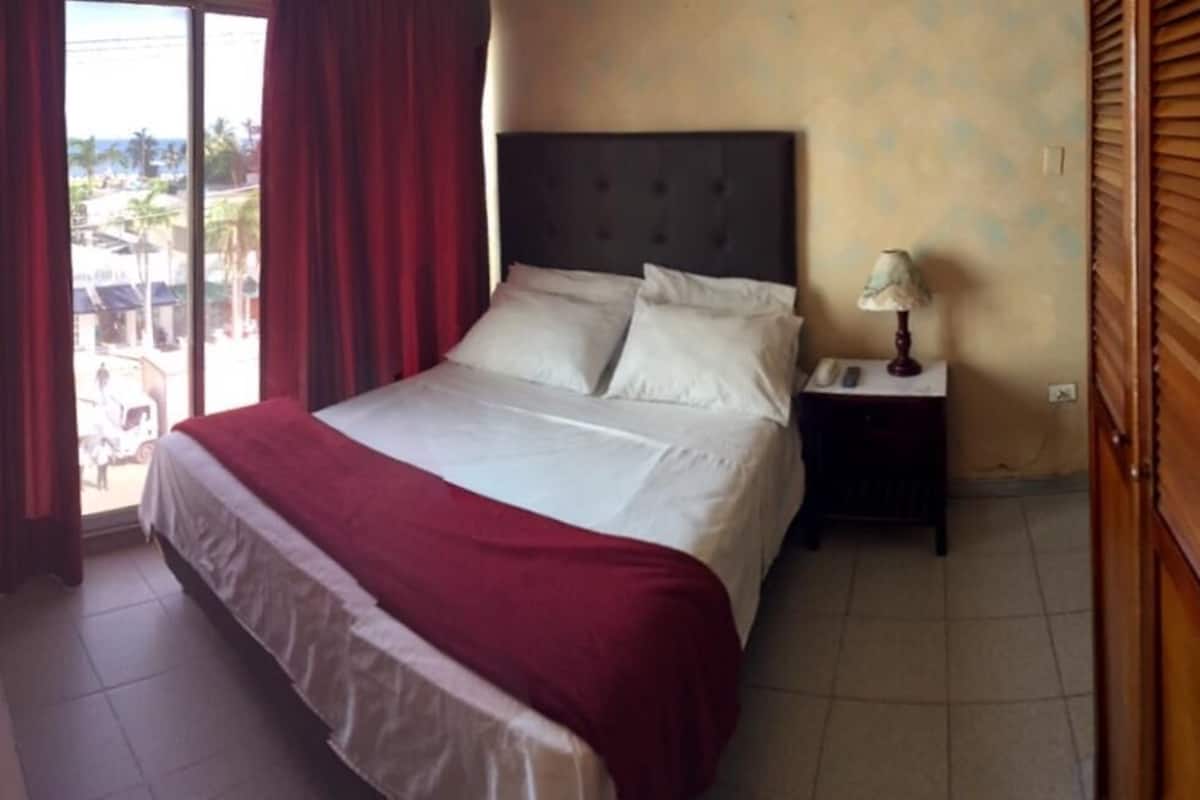 In-room safe, rollaway beds (free)