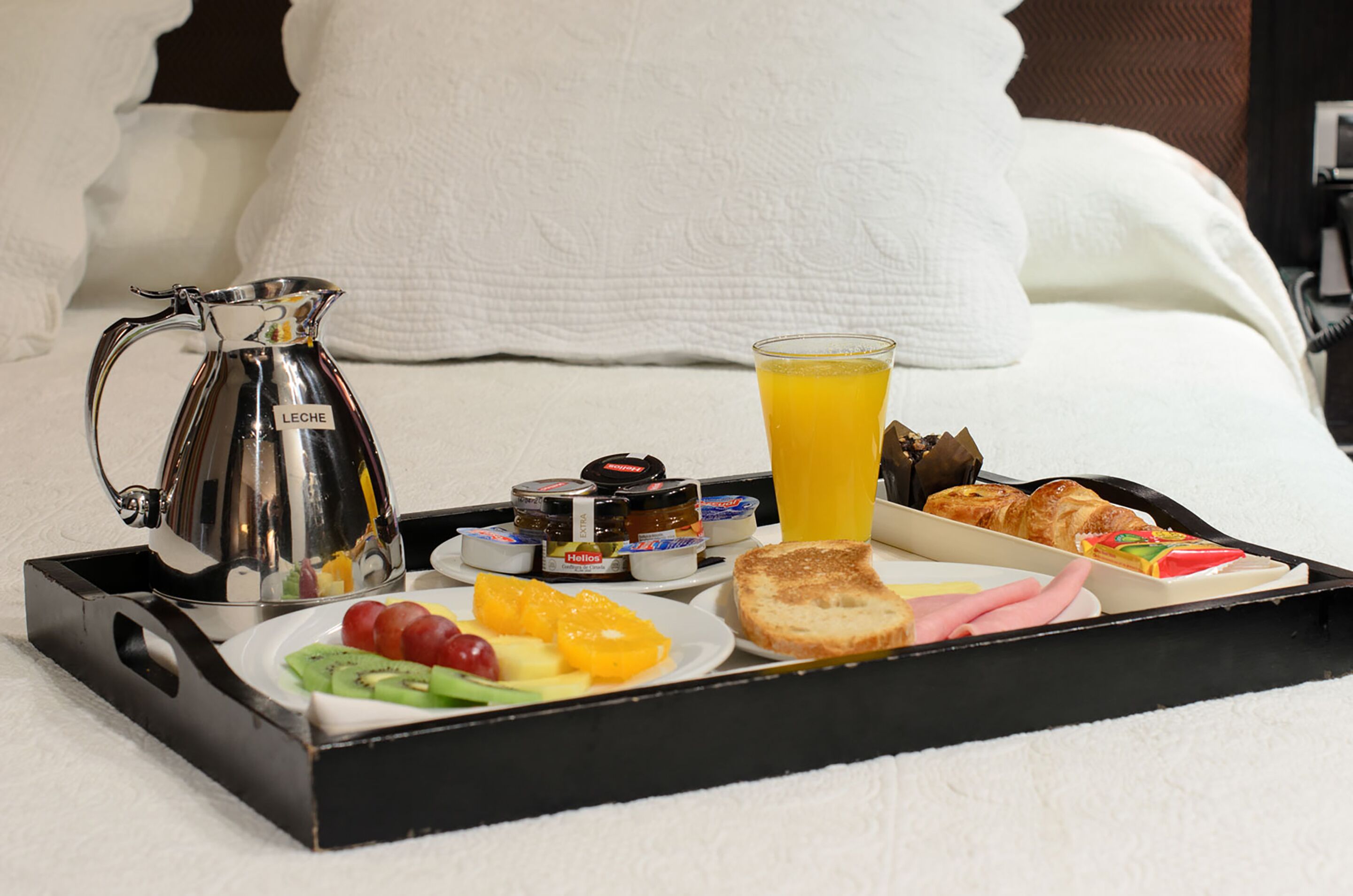daily cooked-to-order breakfast (eur 15.00 per person)