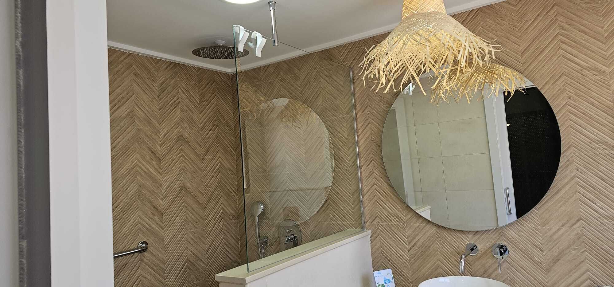 deluxe double room | bathroom | towels, soap, shampoo, toilet paper