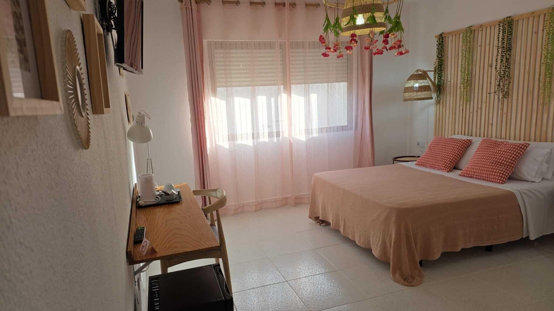 Chambre Double Supérieure | Bureau, Wi-Fi, draps fournis