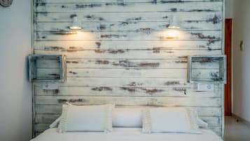 Escritorio, wifi y ropa de cama