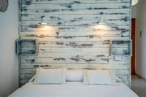 高级双人房 | 办公桌、WiFi、床单