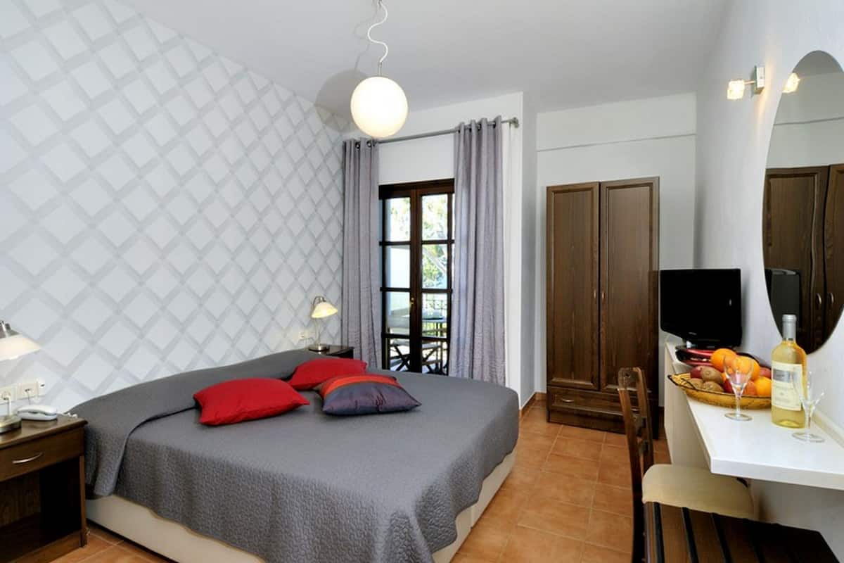 Minibar, in-room safe, desk, blackout curtains