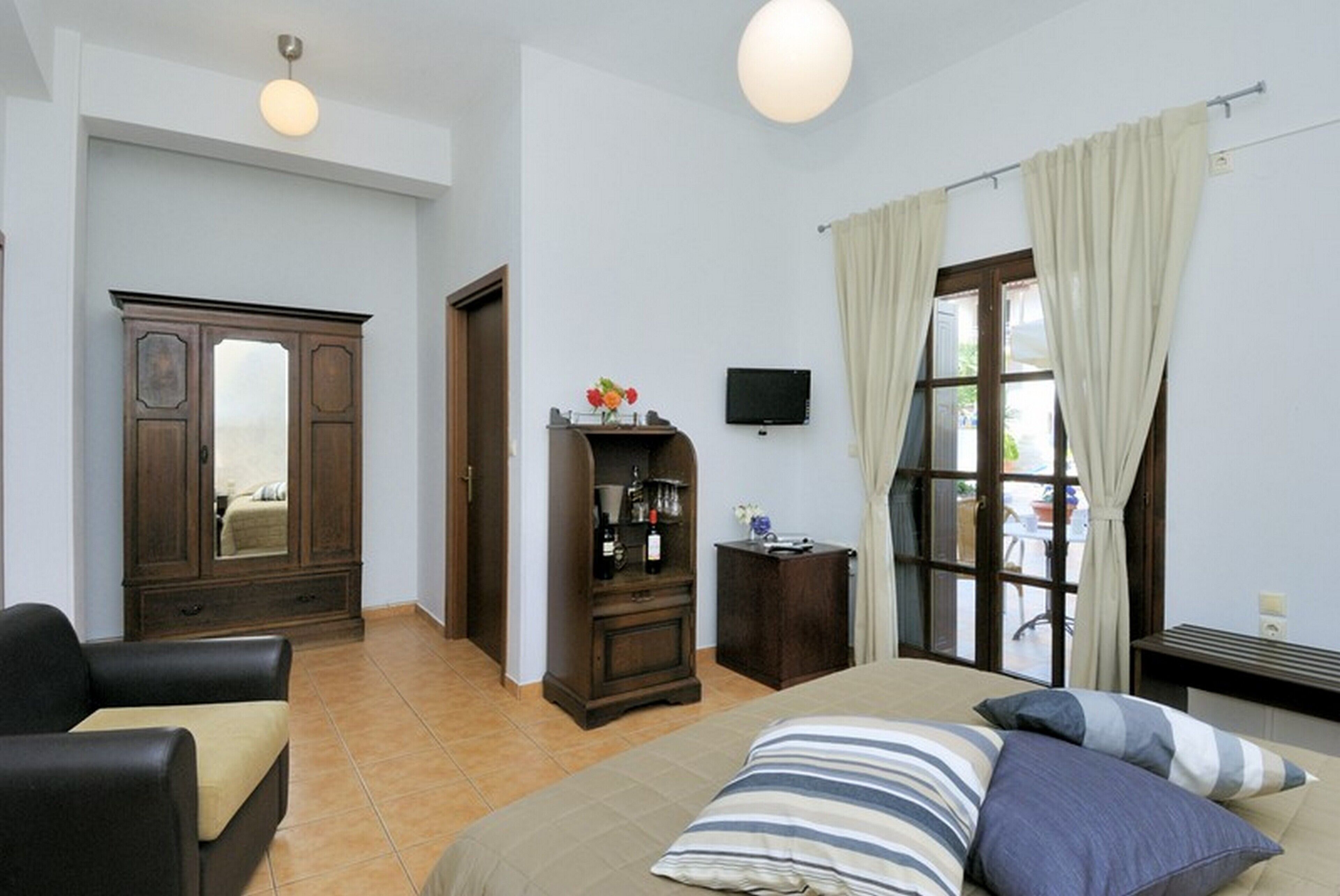 triple room, ground floor | minibar, in-room safe, desk, blackout curtains