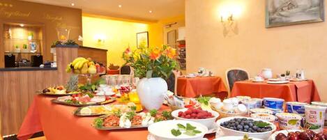 Dagelijks ontbijtbuffet (EUR 12.50 per persoon)