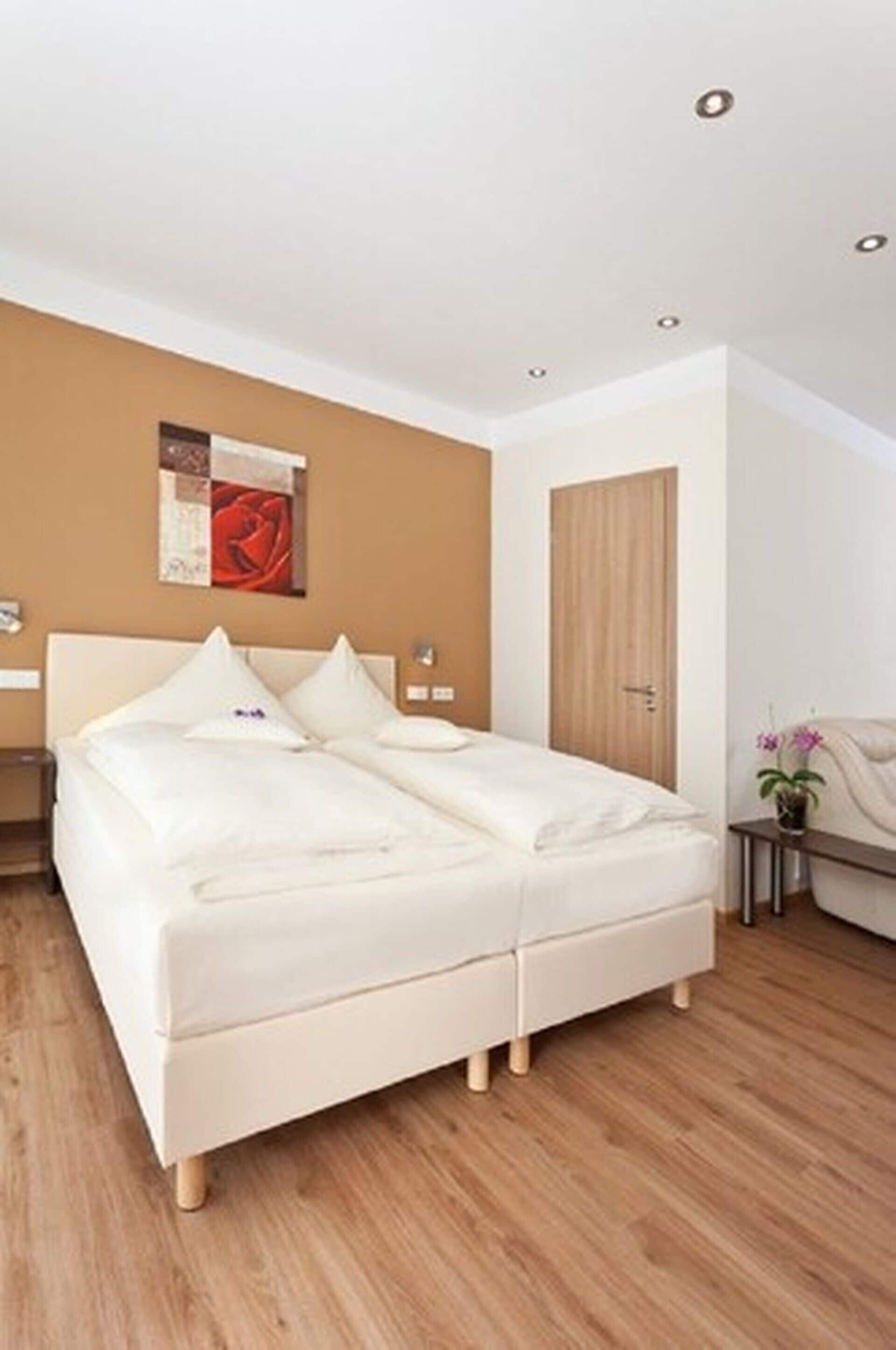 double room | minibar, in-room safe, desk, soundproofing